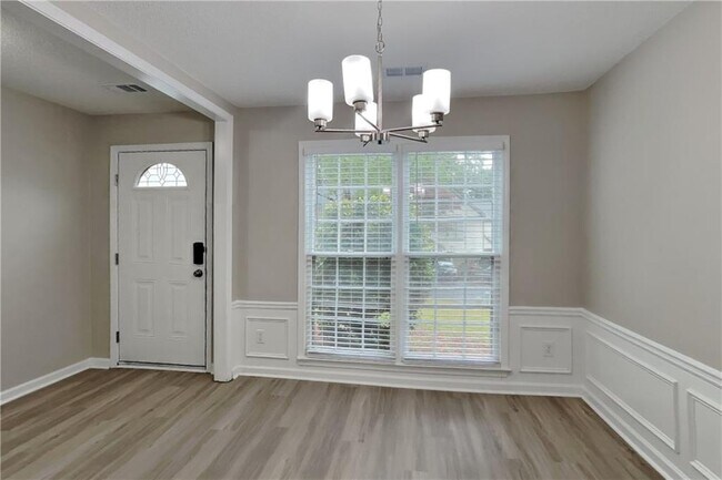Building Photo - 2960 Binghampton Ln
