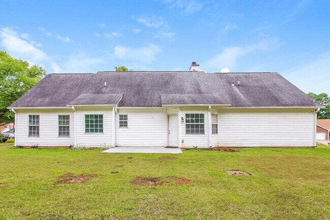 Building Photo - 25 Woodland Dr