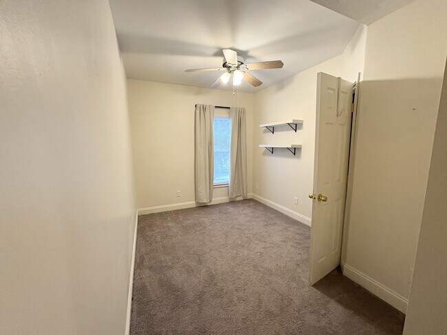 Building Photo - 403 Dogwood Way
