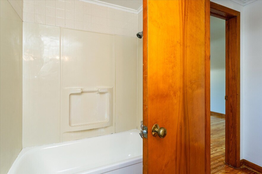 Building Photo - 32 Deland Park B