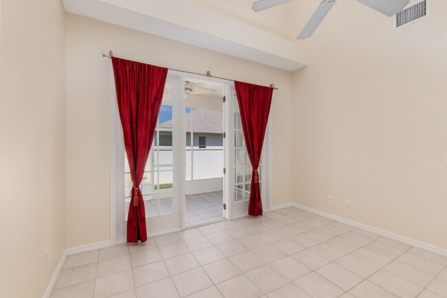 Building Photo - 308 Espana Ct
