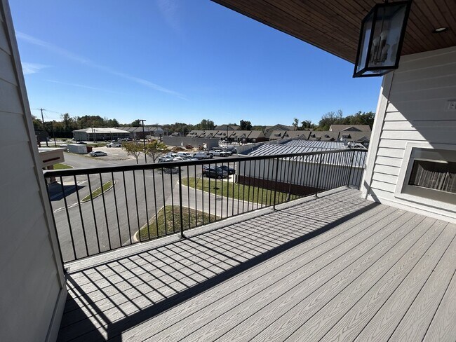 Building Photo - 2BD 2BA 3 STORY TOWNHOME FOR RENT