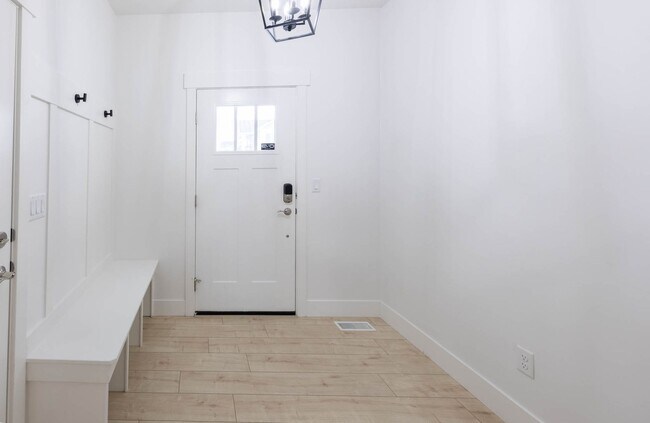 Building Photo - BEAUTIFUL 3 BED 2.5 BATH TOWNHOME IN SUGAR CITY