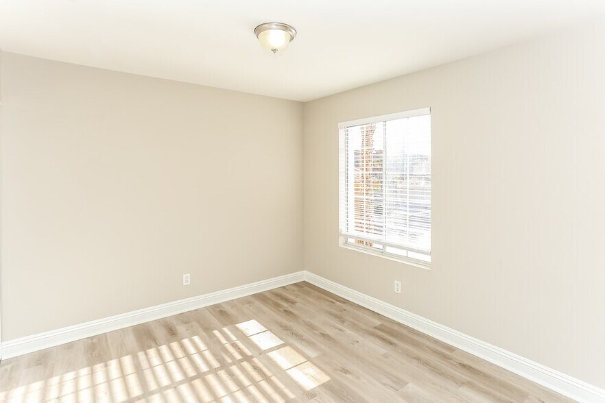 Building Photo - 4137 N Glenfield Cir