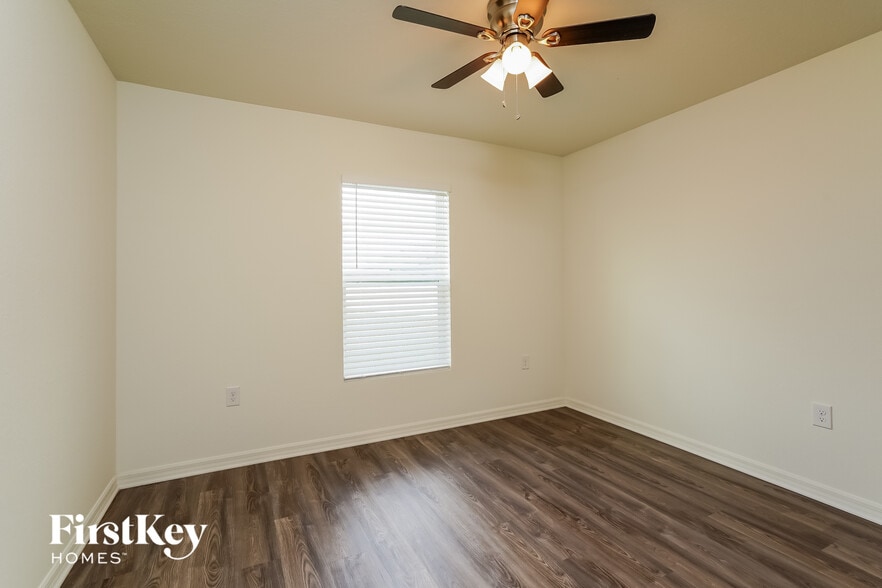 Building Photo - 2204 NE 22nd Pl