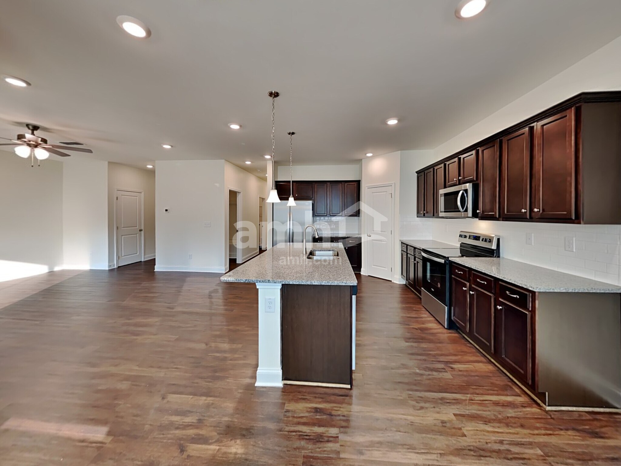 Building Photo - 556 Summit View Lane