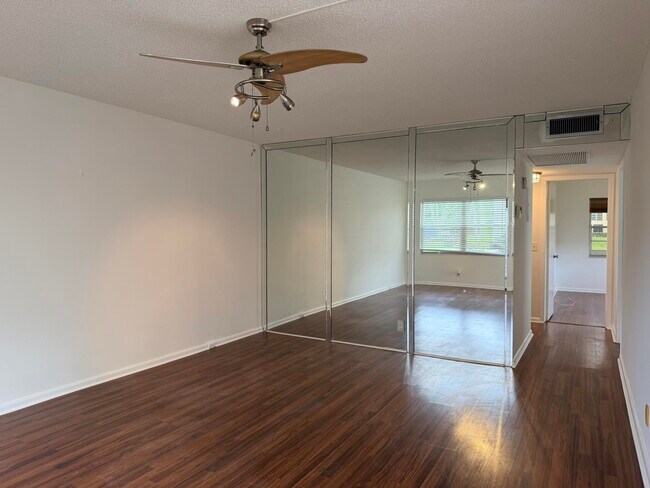 Building Photo - 52 Dorset Dr