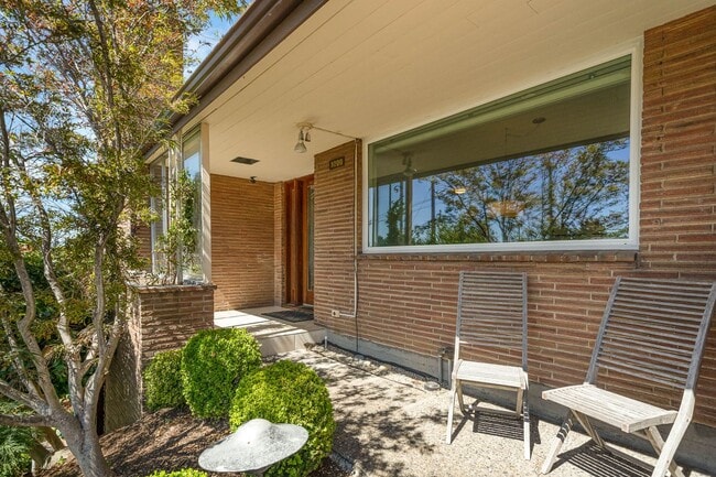 Building Photo - 3Bd/2.75Ba Seattle House