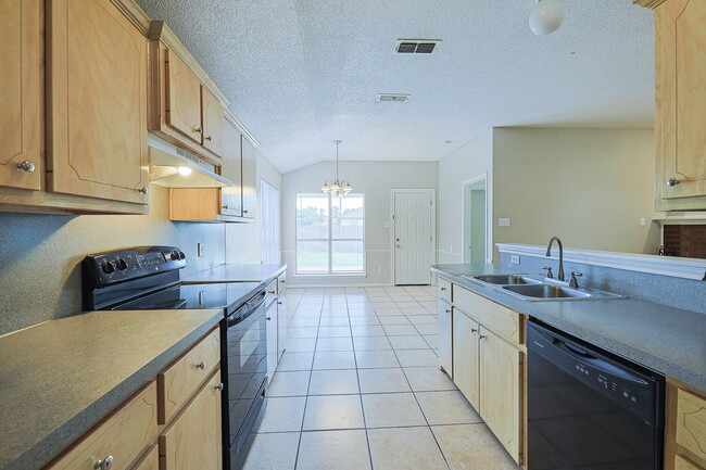 Building Photo - "Spacious 3-Bedroom Haven with 2 Full Baths – 1,592 Sq Ft with Lawn Care Included!"