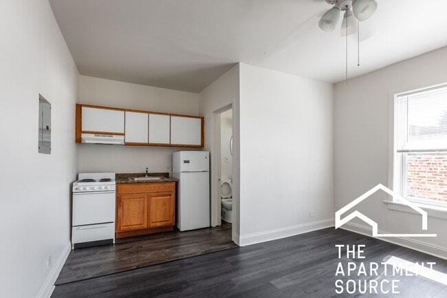 Primary Photo - 3957 W Irving Park Rd