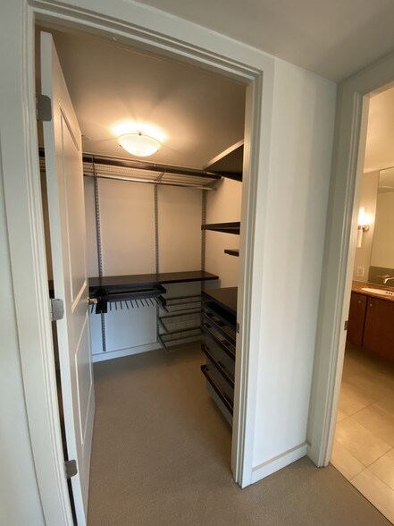 master closet - 1025 First St SE