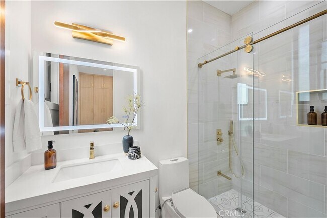 Building Photo - 14519 Greenleaf St