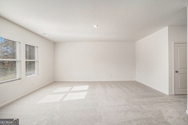 Building Photo - 7650 Saffron Ave