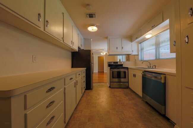 Building Photo - 4745 Warm Springs Rd