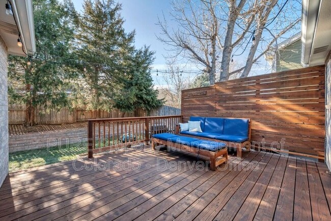 Building Photo - 2866 Fernwood Pl