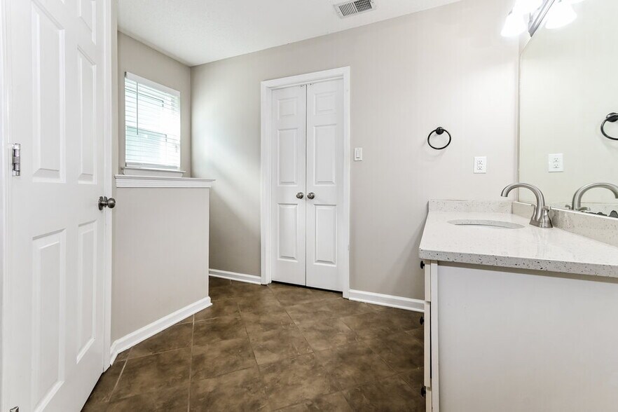 Building Photo - 277 Gaslight Cove