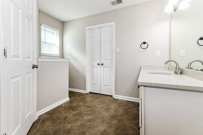 Building Photo - 277 Gaslight Cove