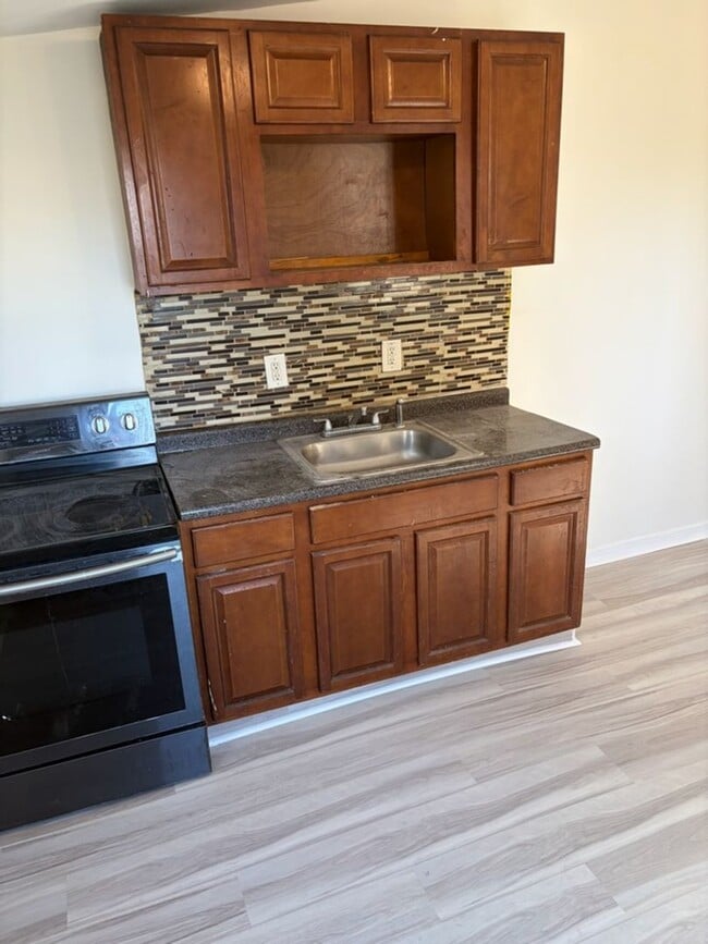 Building Photo - Remodeled Home - Frankford