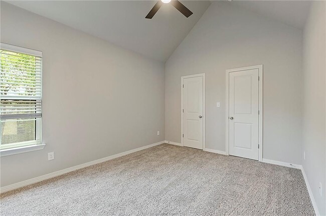 Building Photo - 304 Poplar St