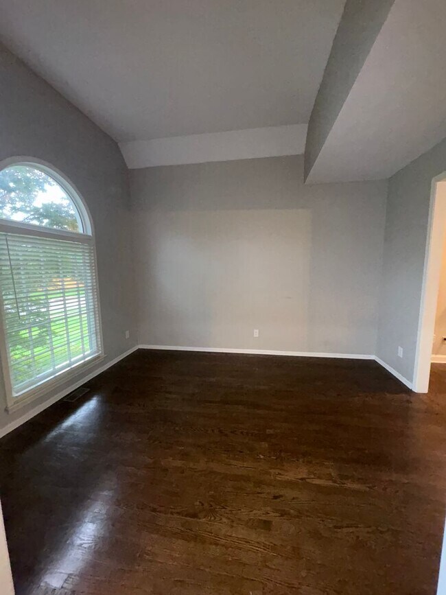 Building Photo - 4 bed/4.5 bath Overland Park Home w/seasonal Pool/Park/Trail in Blue Valley!!