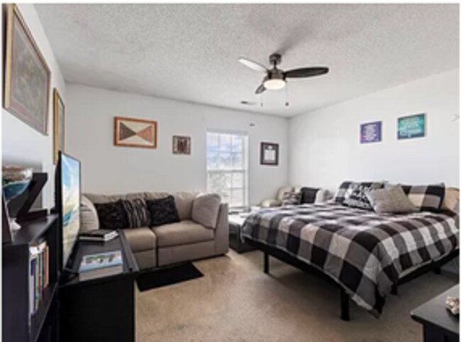 Building Photo - 825 Ashleaf Dr