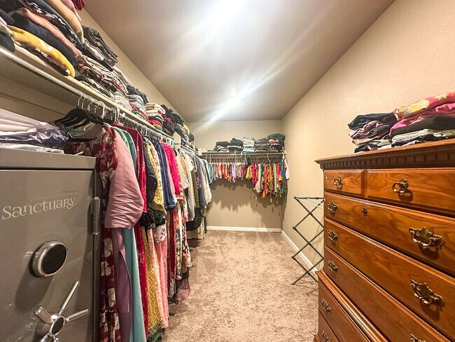 Building Photo - Grand 6bd 4ba Crystal Valley home with an in-law suite!!!