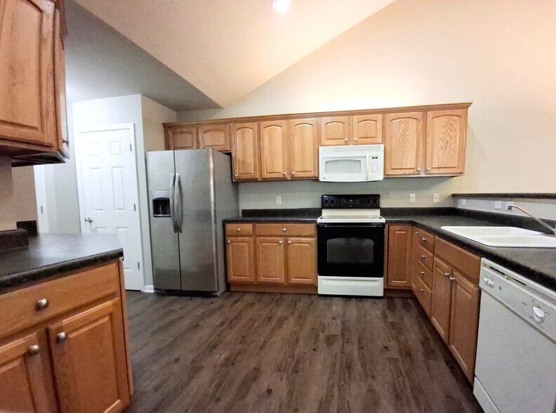 Building Photo - N70W15476 Amberleigh Cir