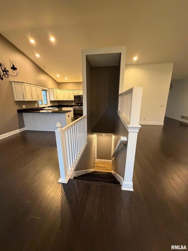 Building Photo - 2625 E 56th Ct