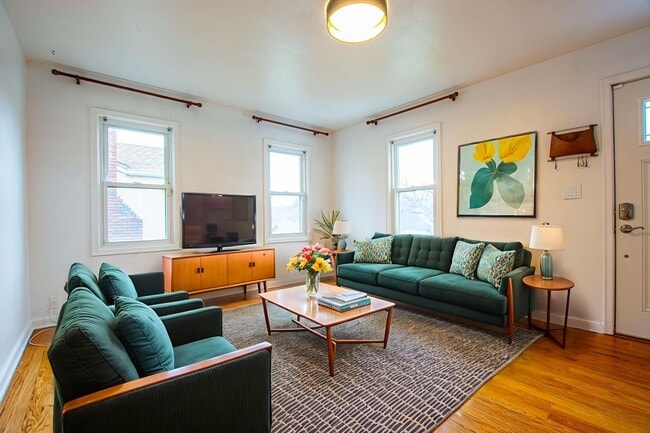 Primary Photo - Adorable 2 Bedroom / 2 Bath Home in Aksarben with Washer/Dryer and Fenced Backyard!