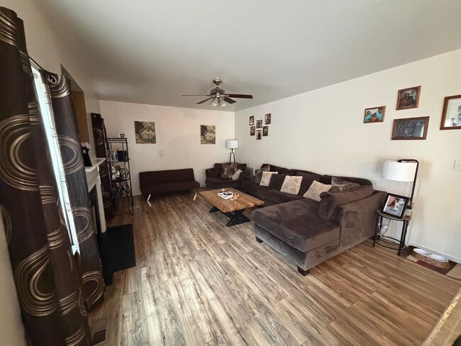 Building Photo - 3 Bdrm/2.5 Bth Home Located Close to I-95