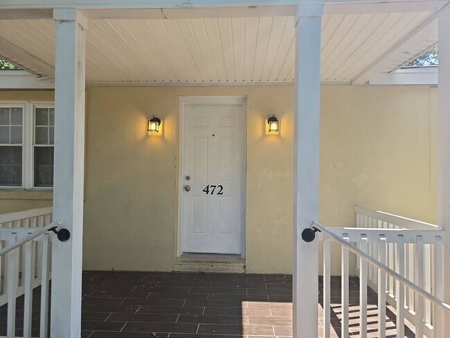 Building Photo - Less than mile from South Carolina State U...