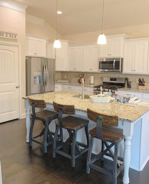 Building Photo - 660 Scarlet Baby Dr