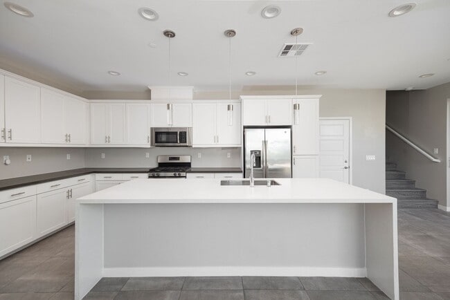 Building Photo - Spacious 4 Bedroom Townhome in the Millenia Community!