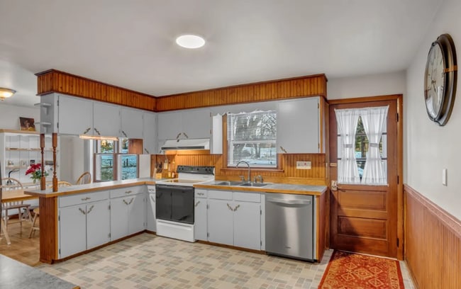 Building Photo - 4 Bedroom homestead on 6.68 acres