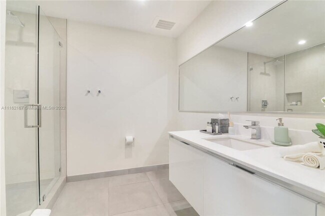 Building Photo - 777 N Ocean Dr