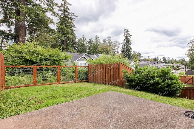 Building Photo - 13640 SE Madena Way