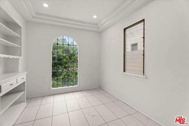 Building Photo - 205 S Reeves Dr