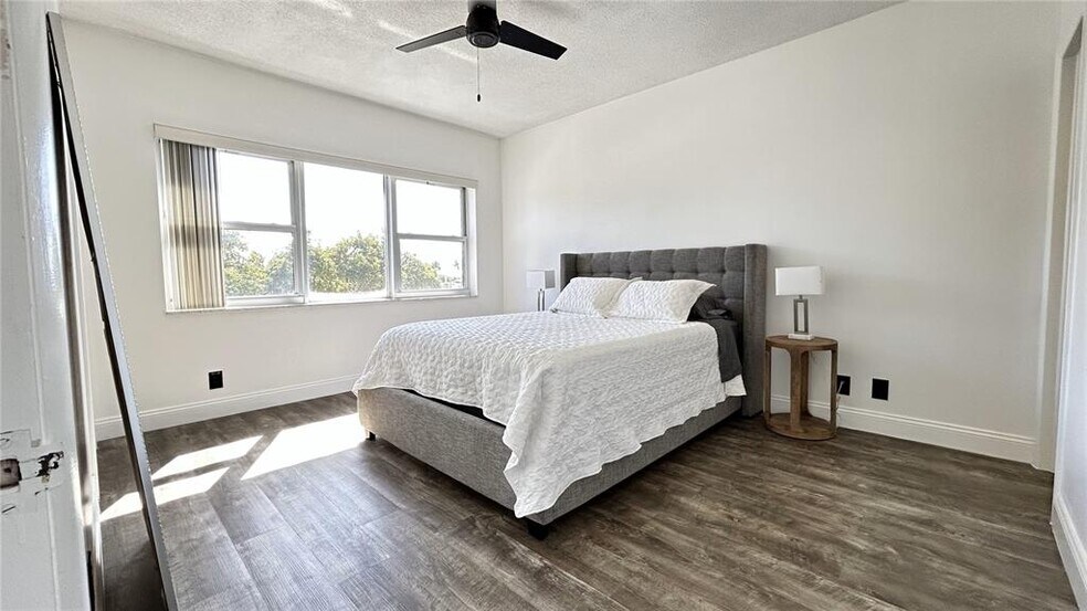 Building Photo - 4117 Bougainvilla Dr