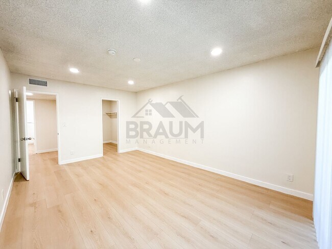 Building Photo - 6041 Whitsett Ave