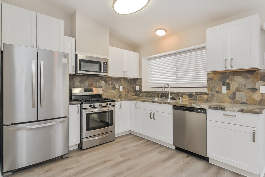 Building Photo - 7107 S Rhapsody Ln