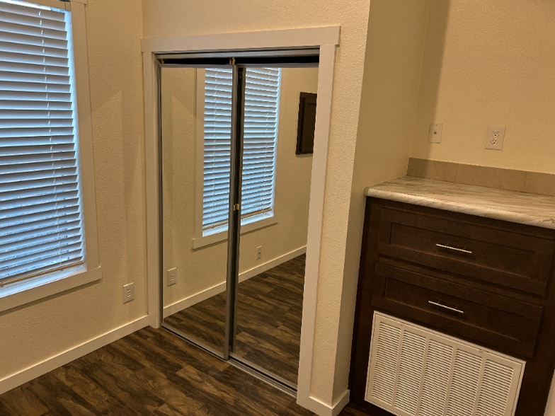 Building Photo - 5215 Crestway Rd