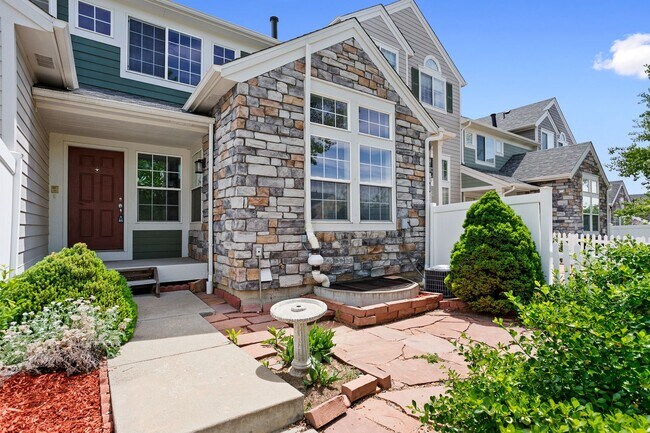 Building Photo - Recently Updated 3 Bedroom 2 Bath Home - B...