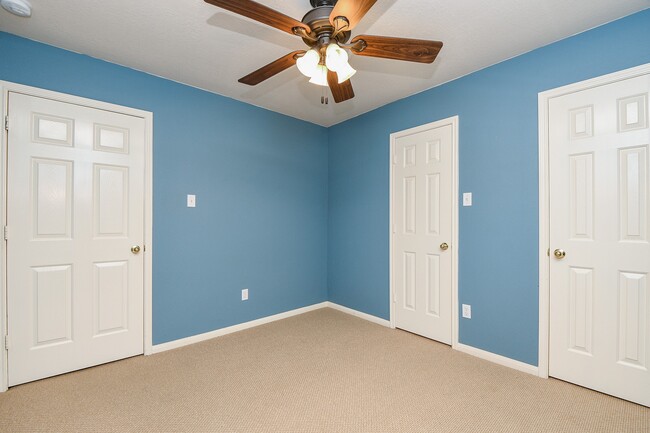 Building Photo - 7218 Fox Hall Ln
