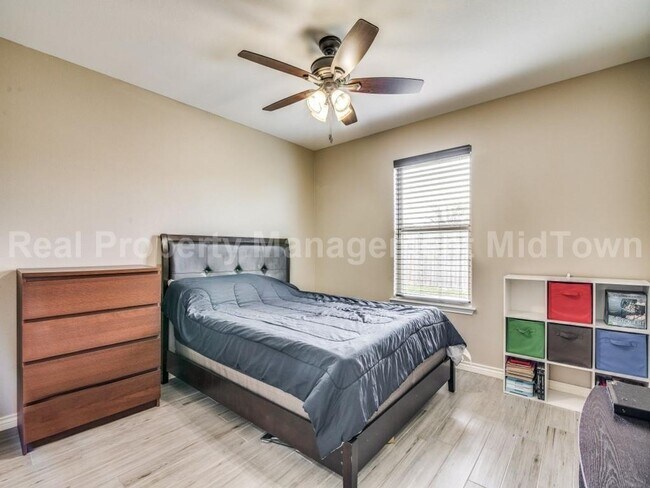 Building Photo - Stylishly Updated 3-Bedroom Home with Modern Touches & Prime Location!