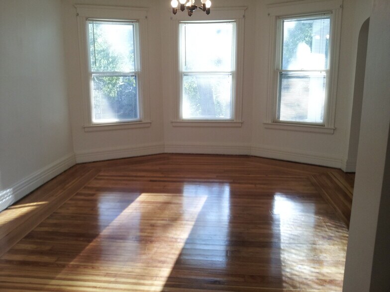 Building Photo - 1428 Parkwood Blvd