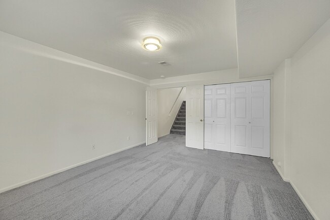 Building Photo - $1,950- 2 Bed, 2 Bath Townhouse in Denver with Washer and Dryer!