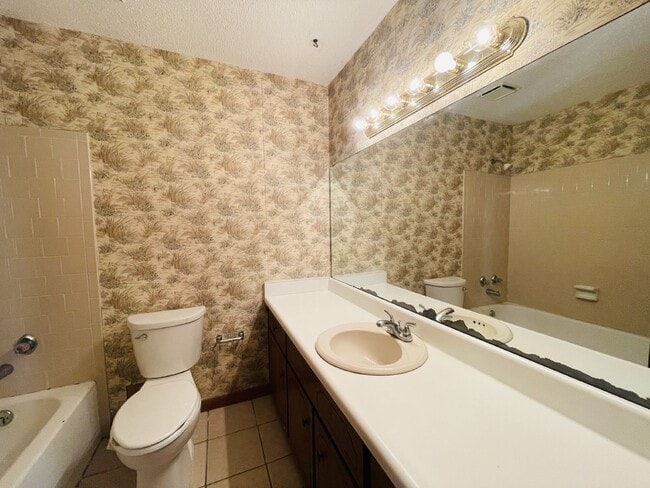 Building Photo - Home For Rent