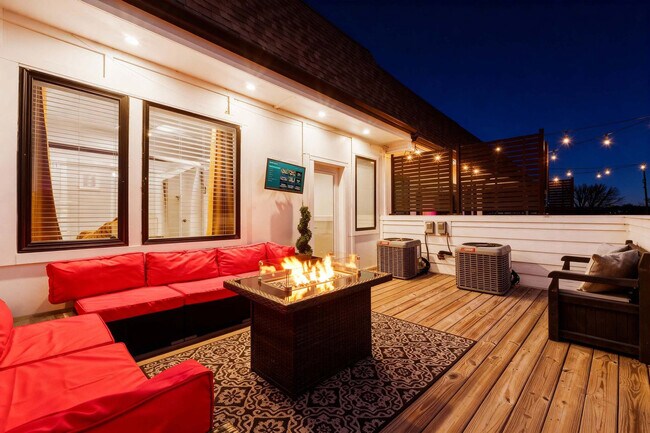 Building Photo - 2135 24th Ave N