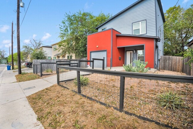 Building Photo - Modern Comfort Minutes from Downtown