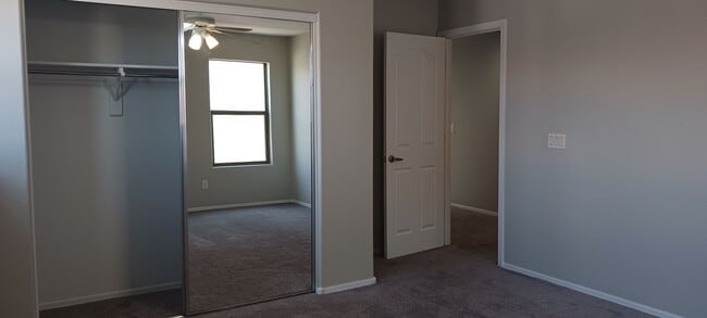 Building Photo - 3 Bed / 2 Bath with Loft
